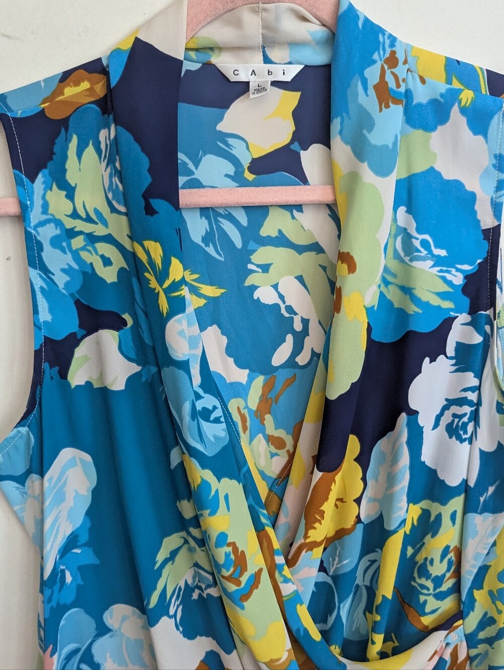 CAbi blue Floral Sleeveless Blouse Wrap Top Women's Size Large - Picture 3 of 9
